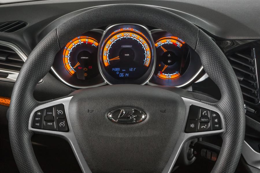 Панель приборов Lada Vesta SW Cross 2017 года  (фото 41 из 48)